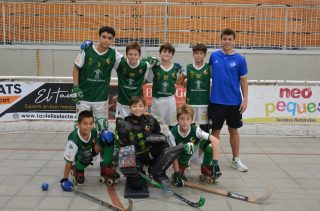 ALEVÍ!💚🤍

Aaron Magan (P) - 99 
Ismael Achour - 3 
Jan Viadel - 37 
Roger Bustamante - 92 
Marc Fuster - 93 
Eric Naveransacona - 94
Leo Naveransacona - 98 

Entrenador: Jordi Martínez 
Delegats: César