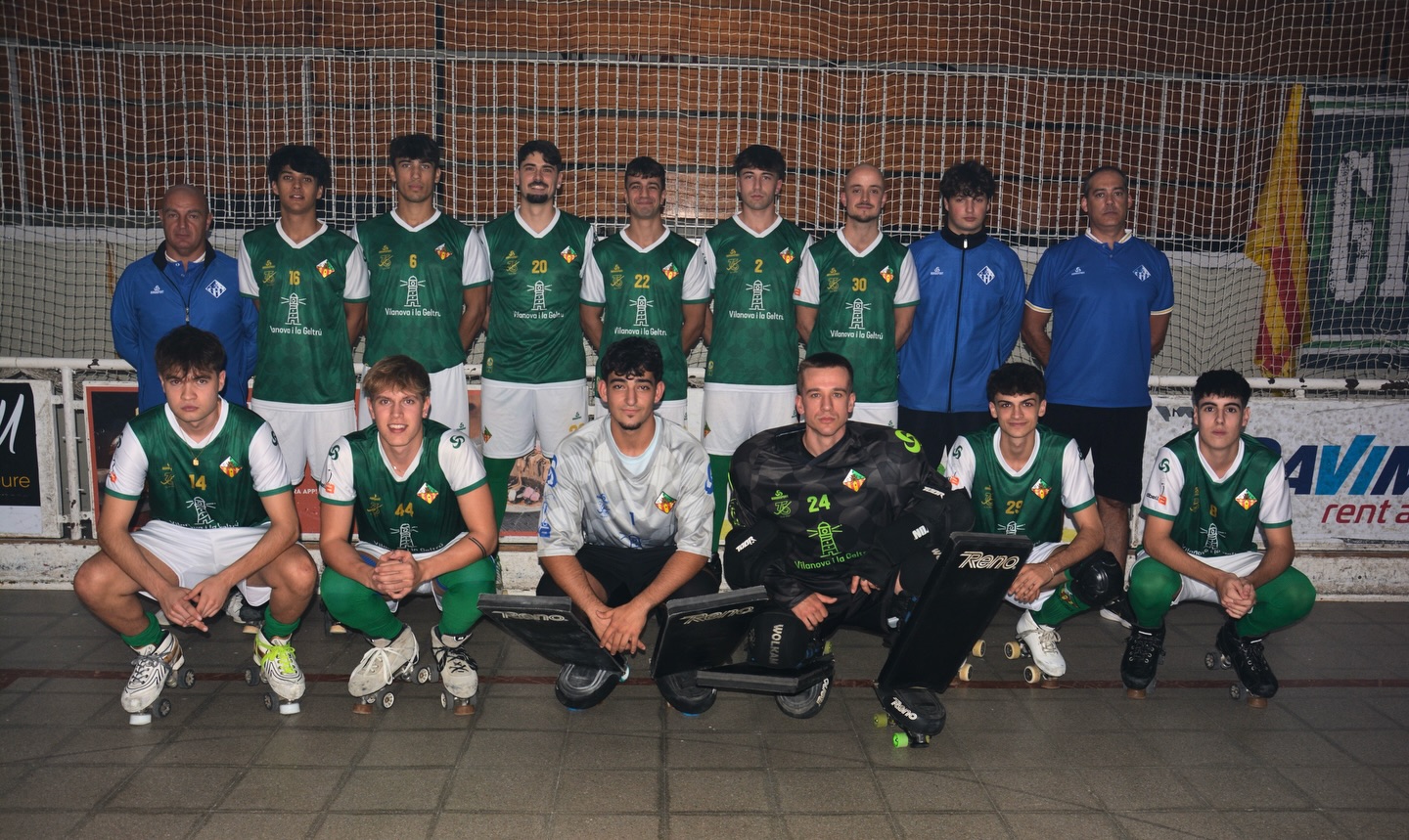 SÈNIOR CATALANA!💚🤍

Carlos Donoso (P) - 24
Marc Hernandez (P) - 1
Roger Zapatero - 6
Pau Gonzalvez - 8
Jan Escoda - 14
Jaume Figuerola - 16
Arnau Robles - 20
Sergi Ramírez - 22
Marc Papaseit - 25
Martí Jordà - 28
Jofre Vila - 29
Guillem Gambau - 32
Josh Aaltonen - 44
Bernat Garcia

Entrenador: Òscar Macià, Álvaro Martínez i Lucas Sorio