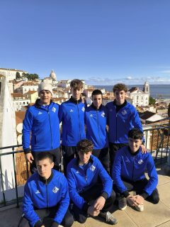 Gran experiència del nostre Juvenil al Torneig Internacional de Nadal a Alenquer!🇵🇹

Han estat uns dies de molt d’hoquei, convivència i aprenentatge compartint pista amb més de 200 esportistes!🔝

Continuem creixent i sumant moments inoblidables! Moltes gràcies @sportalenquerbenfica 💚🤍