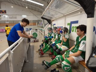 Subcampions de la Minicopa!🥈

L’Aleví tanca la seva participació al torneig amb una gran final on l’Igualada s’ha acabat imposant per 1 a 3. Ens acomiadem amb la satisfacció d’haver-ho donat tot a la pista i d’estar entre els millors👏🏻

Molt orgullosos de vosaltres, equip! A seguir creixent!💚🤍