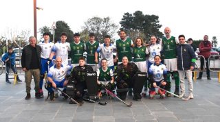 REMEMORANT 75 ANYS D'ORGULL!💚🤍

Ahir vam viure una nit màgica rememorant els nostres orígens davant del mar, allà on el 19 de març de 1951 va començar tot. De la recreació d'aquell primer partit fins a tornar a aixecar la CERS del 2007 i la Copa de la Reina del 2018 amb els seus capitans.

Som història viva de Vilanova. Gràcies a totes les generacions que heu format part d'aquest viatge. Bufem les 75 espelmes amb més força que mai! 🎂

@gmchercoles📸