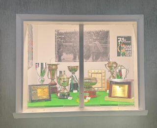 Així va ser la inauguració de l’exposició del nostre 75è Aniversari. Quadres, imatges inèdites i una vitrina plena de glòria que ja podeu visitar a Casernes!🏛️🏆

De les primeres fotos en blanc i negre fins als títols més recents. Una parada obligatòria per a qualsevol amant del nostre esport i de la nostra ciutat!💚🤍