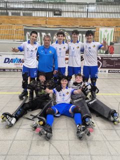 EL JUVENIL I EL JÚNIOR A ES CLASSIFIQUEN PER A LA COPA ÈLIT!🔥

Cap de setmana d’infart a les Casernes per aconseguir el bitllet cap a la Copa Èlit! 🎟️🏒

✅ JUVENIL: Després d’un 3-2 davant el Calafell B, el partit es va decidir als penals on la sang freda ens va donar la victòria definitiva!💪🏻

✅ JÚNIOR A: Partit seriós i molt treballat contra el Manlleu B. Amb un 2-1 final, vam saber patir i defensar un resultat que ens dona el bitllet de la Copa! 🔝

Enhorabona a jugadors i cossos tècnics pel gran treball realitzat!💚🤍