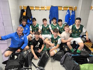 Finalitza la participació de l’equip juvenil a la Copa Elit celebrada aquest cap de setmana a Blanes!🏆

Aquest matí, els nostres nois han disputat el partit pel 3r i 4rt lloc davant el CH Vila-seca. Tot i haver lluitat fins a l’últim segon de partit, el resultat final ha estat d’1-3 favorable a l’equip tarragoní🏒

Amb aquest resultat, el juvenil tanca la competició amb un meritòri quart lloc. Marxem de Blanes havent viscut una gran experiència i amb la convicció que aquest equip encara té molt per oferir!💚🤍
