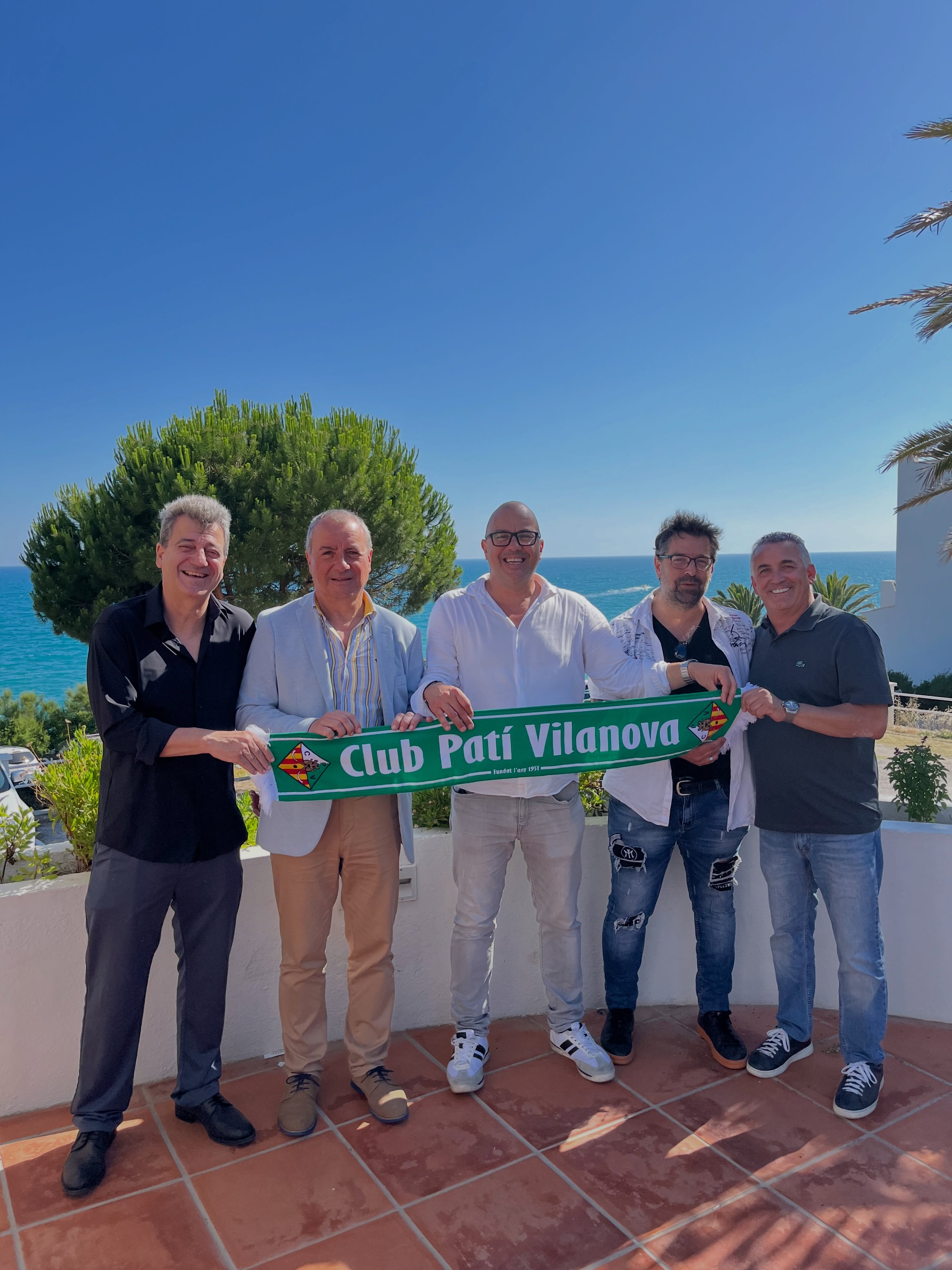 Avui posem les primeres pedres del nostre camí a la categoria estatal presentant les dues peces clau que lideraran aquest projecte:

🧠 Marc Comalat, nou entrenador!
Estem molt contents d’anunciar que el Marc agafa les regnes de la banqueta verd-i-blanca. Un tècnic preparat, amb caràcter i molta ambició per guiar el nostre planter en aquest exigent repte a l’OK Lliga Plata. Benvingut a la família del Patí, Marc! 🏒🔥

⚖️ Area Jurídica Global, patrocinador principal!
Per afrontar aquesta nova etapa amb la màxima solidesa institucional, sumem el suport d’un aliat de luxe. Donem la benvinguda a Area Jurídica Global com a espònsor principal.
