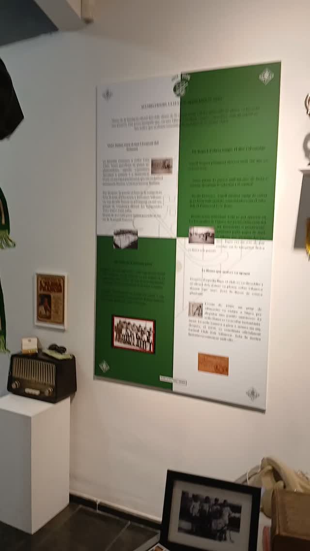 BENVINGUTS A L'EXPOSICIÓ DEL 75È ANIVERSARI!
Avui obrim les portes d'una exposició molt especial per commemorar els 75 anys d'història del Club Patí Vilanova.
A través de fotografies, trofeus, equipacions i records, podreu fer un recorregut per la trajectòria d'un club que ha deixat una empremta inesborrable en l'esport i en la nostra ciutat. És un homenatge a totes les persones que, al llarg d'aquests anys, han format part de la gran família del Club Patí Vilanova.
L'exposició es podrà visitar des d'avui i fins al 13 de setembre a la @lasalavilanovailageltru , i us animem a venir-hi amb la família i els amics per descobrir o recordar moments que formen part de la nostra història.
Gràcies a totes les persones que han fet possible aquesta celebració i, sobretot, gràcies a tots els que heu contribuït a escriure aquests 75 anys de passió, esforç i orgull pel Club Patí Vilanova.
Us hi esperem!