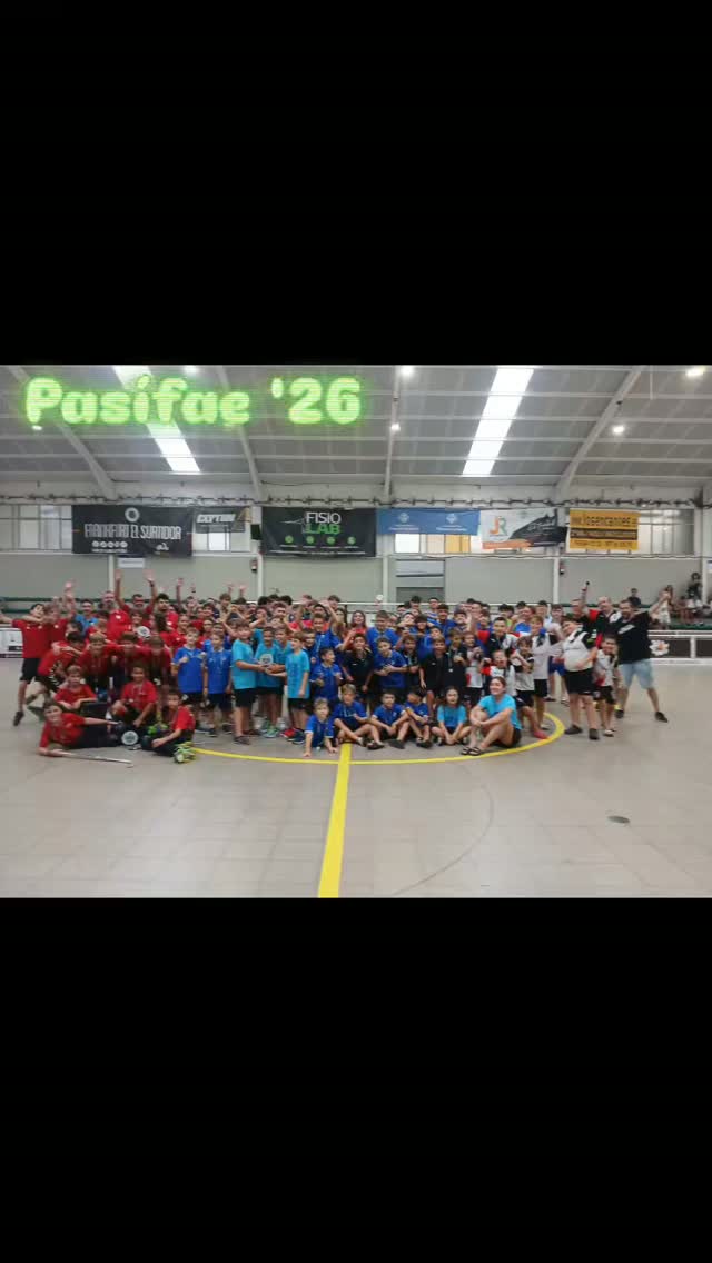 💚🤍 PASÍFAE 2026! 🏑
Arribem al final d’una edició molt especial del Torneig Internacional Pasífae i només podem dir una cosa: GRÀCIES! 🙌
👏 Gràcies a tots els equips participants per haver compartit amb nosaltres aquests dies d’hoquei, competició, esforç i, sobretot, esportivitat. Heu fet de Les Casernes una autèntica festa de l’hoquei!
👨👩👧👦 Gràcies a totes les famílies que heu vingut, animat des de la grada, acompanyat els jugadors i jugadores i heu fet possible que el torneig es visqués amb tanta energia.
💪 I un agraïment immens a tots els voluntaris i voluntàries que, de manera desinteressada, heu estat al peu del canó durant tot el torneig. Sense vosaltres, res d’això seria possible.
🏑 Tres dies, centenars de jugadors i jugadores, molts partits i infinitat de moments que ens quedaran per al record.
💚 75 anys d’història del Club Patí Vilanova i una 8a edició del Pasífae que ja forma part de la nostra història.
Gràcies per fer-ho possible. Gràcies per formar part de la família Pasífae.
Ens veiem a la pista! 🏑💚🤍