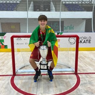 🔥 El CP Vilanova felicita en Marc Orús pel Campionat del món sots-19 aconseguit amb la selecció espanyola aquest cap de setmana.

En Marc va formar part de la base del club abans de jugar al Barça.

Enhorabona Marc!💚🤍🏑