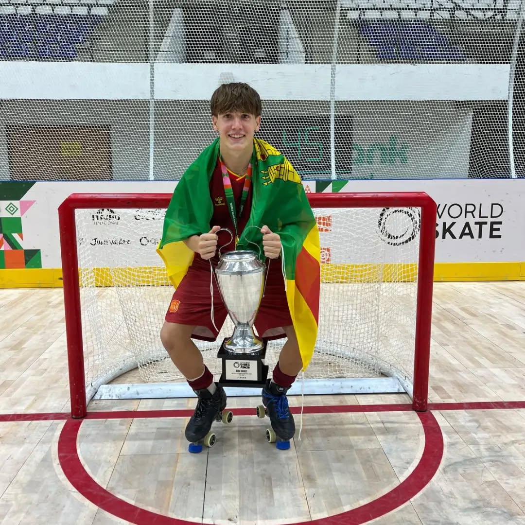 🔥 El CP Vilanova felicita en Marc Orús pel Campionat del món sots-19 aconseguit amb la selecció espanyola aquest cap de setmana.

En Marc va formar part de la base del club abans de jugar al Barça.

Enhorabona Marc!💚🤍🏑